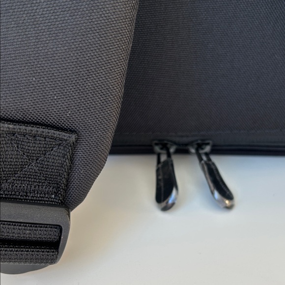 Lo & Sons Hanover 2 Backpack - Picture 11 of 12